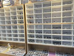 -天空之镜眼镜店蔡司依视路配镜授权零售店(望京颐堤港店)