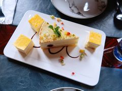 甜点拼盘-YUE·6·西式融合餐厅(外滩六号店)