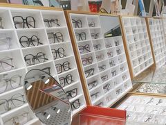 -美式眼镜·授权蔡司.依视路.尼康.豪雅.明月(人民广场店)