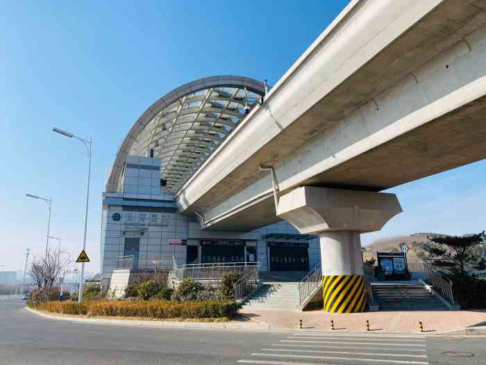 世博园(地铁站)-"去崂山吃完樱桃归来的路上.地上的地铁真的.