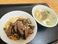 -松树干拌面店