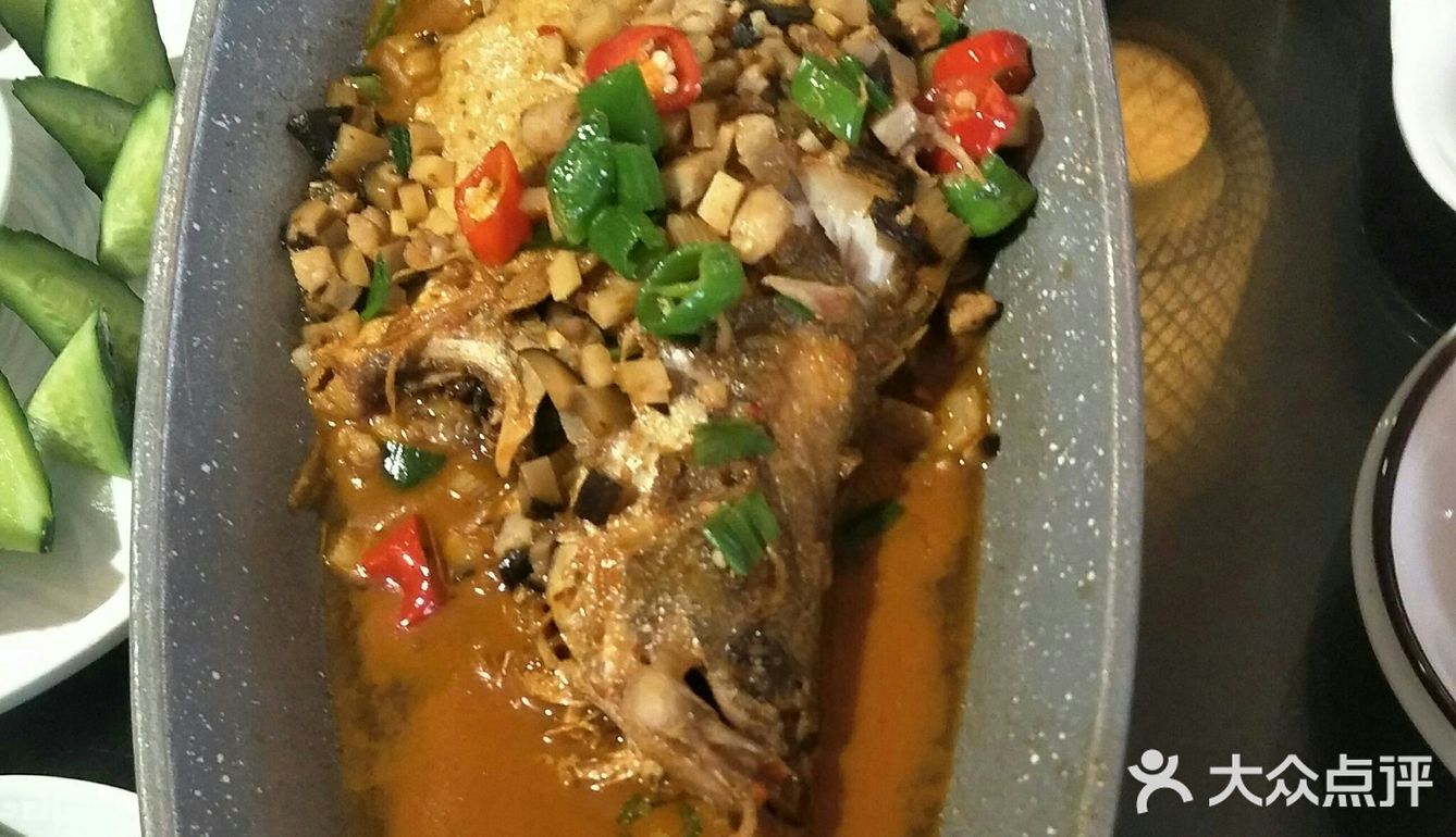 菜品种类多！口味也多种选择！海鲜，农家菜等！