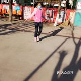 这是我们小区的三个小孩子在练习跳神，很厉害的
