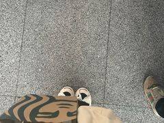 -星巴克(天津站13检票口)