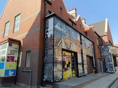 -钟书阁(松江泰晤士小镇店)