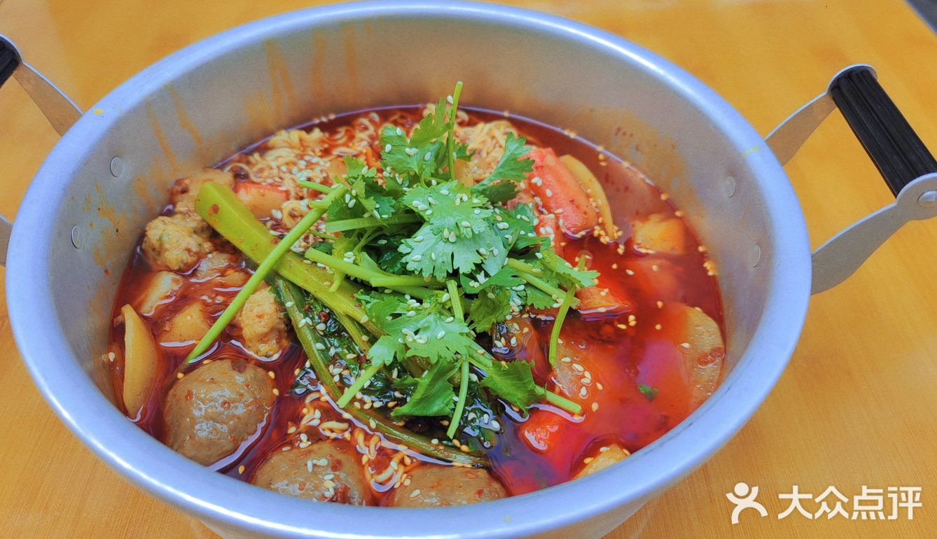 一盘装尽老成都。平价量多、川味地道~