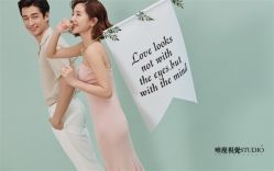 俏皮可爱-巴黎婚纱摄影工作室