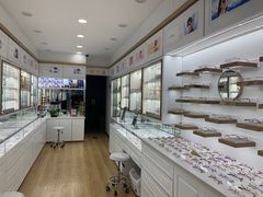 -翰佐蔡司小乐圆·依视路星趣控·暴龙眼镜折扣店