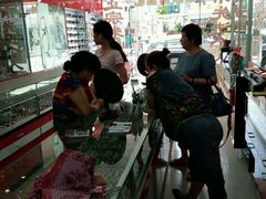 -朱师傅眼镜·蔡司·依视路·尼康(市先进店)