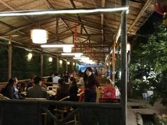 -茅草房·河畔园林火锅