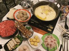 -鲜入围煮花胶鸡海鲜火锅