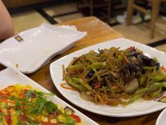-喇喇排骨火锅·传统韩式脊骨汤(望京西园总店)