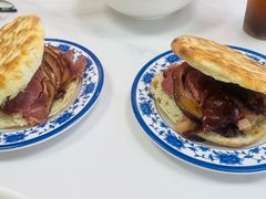 老北京肘子夹火烧-老滕家过桥米线(金鱼胡同店)
