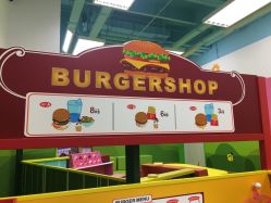 -莫莉幻想儿童乐园(青岛金茂湾店)
