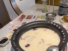 -洪氏嗨捞·广东猪肚鸡·椰子鸡火锅(西咸万象城店)