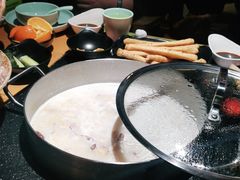 -洪氏嗨捞·广东猪肚鸡·椰子鸡火锅(西咸万象城店)