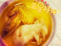 -鲜入围煮花胶鸡海鲜火锅