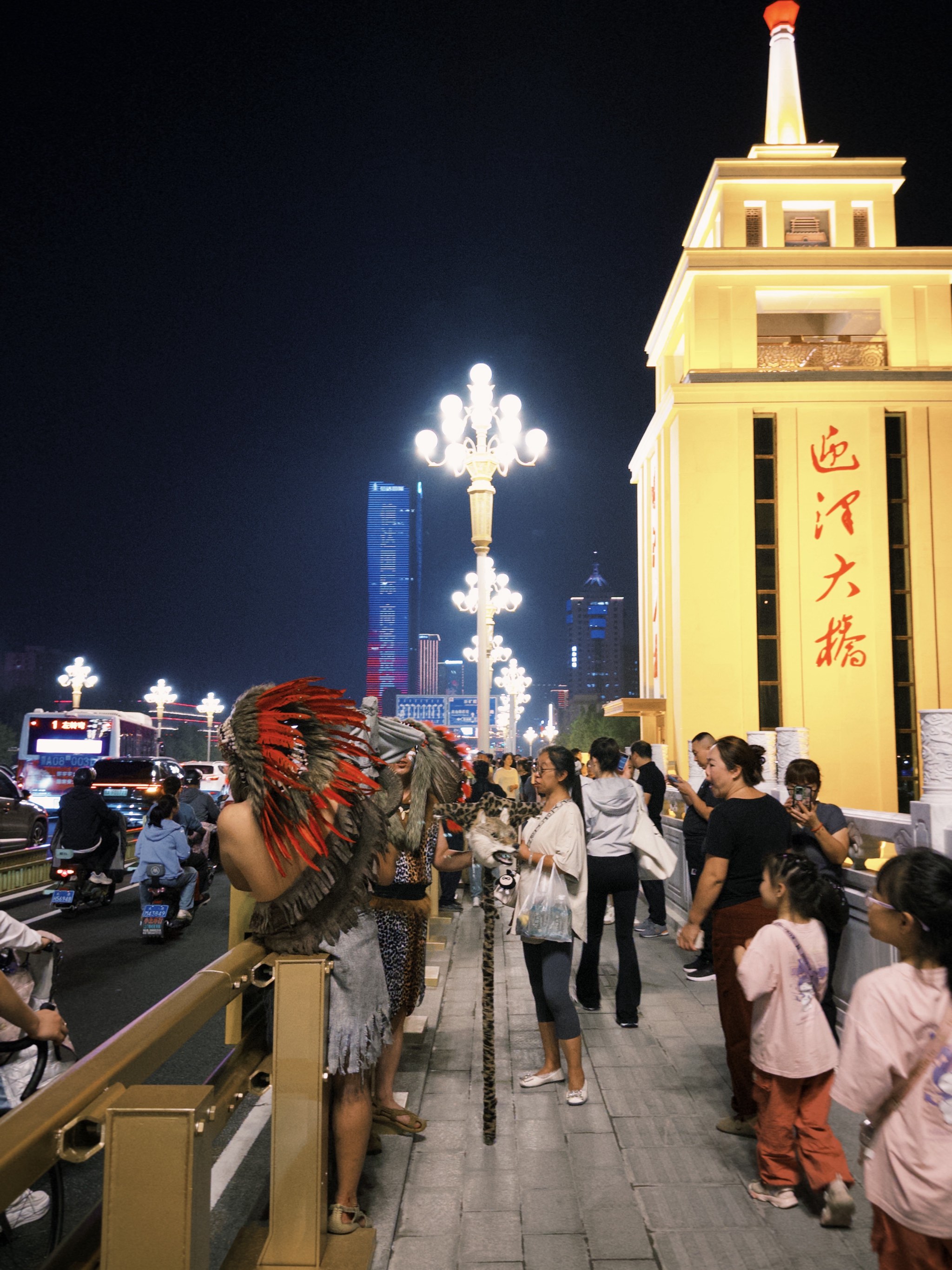 n
太原新地标:迎泽大桥

#走哪都是当地人#带你看夜景太原