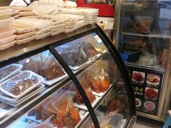 面包甜点陈列柜-传闻来紫菜包饭·打糕(西塔韩百店)