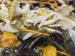 -菌之家·专业纯野生菌火锅·特色炒菌