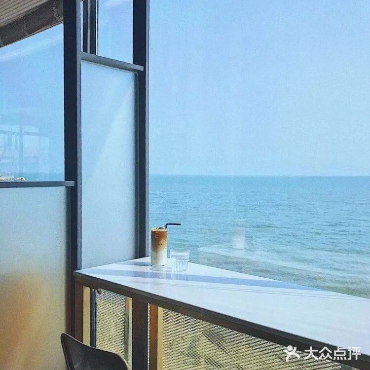 西餐厅+酒吧模式 曾厝垵天桥旁海边 厦门的海景餐厅之