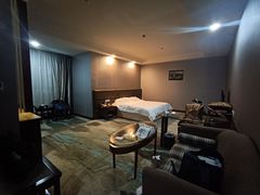 -贵州龙悦大酒店(贵阳喷水池地铁站店)
