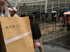 还有好多人排队-鲍师傅糕点(海岸城店)