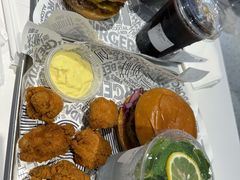 -TRIPS BURGER(大钟寺店)