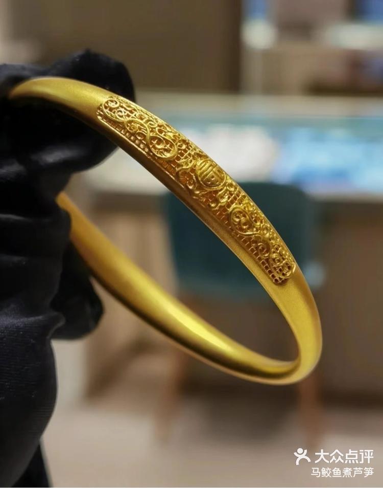 周大福传承贵妃镯