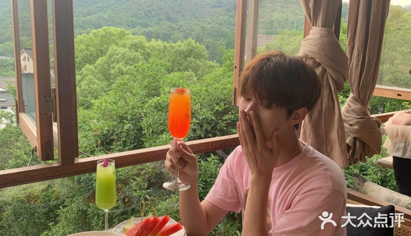 西湖半山腰绝美餐厅🍴太适合约会了 