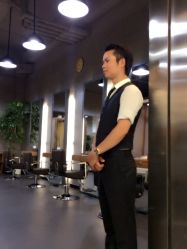 点击看大图 优雅的发型师-霓·Hair