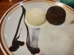 巧克力熔岩蛋糕配香草冰淇淋-萨莉亚意式餐厅(国和1000店)