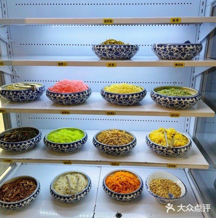 嘞就是贵阳 边吃包整边看甲秀楼