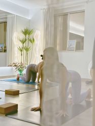 -闺蜜瑜伽·普拉提女性塑形馆