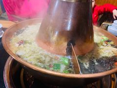 -果松木炭酸菜铜火锅·外婆参鸡汤