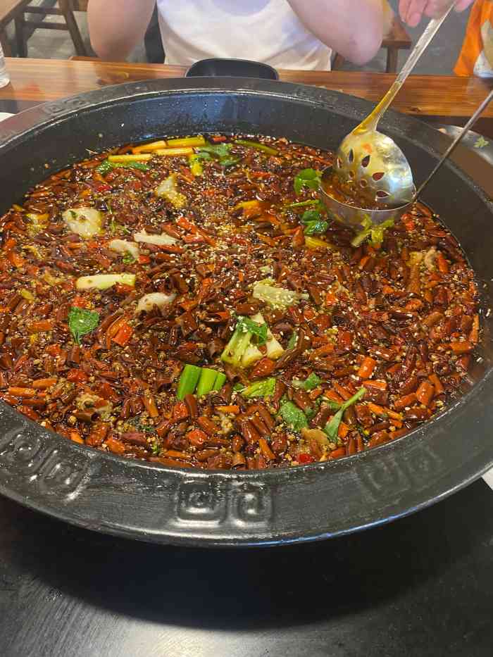 醉巴适肥肠鱼(金悦府店)-"和同学不知道吃什么,在磁器口附近就看见这.