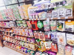 零售区-全家便利店(天目山路三店)