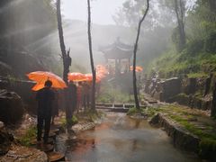 -雪山彩虹谷景区