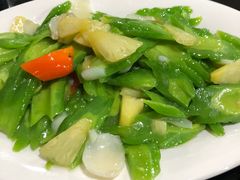 鲜百合菠萝炒凉瓜-来顺成饭庄
