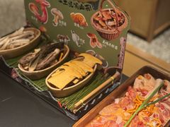 古法野生菌汤+三拼山菌+走地鸡-季季山·云南野生菌火锅(上海首店)