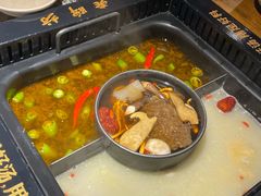 -老牌坊云南鱼豆花火锅(哈西万达店)