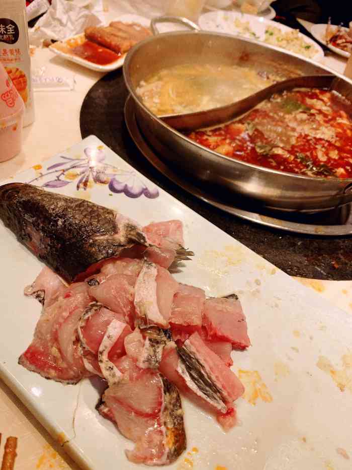 重庆巴巴烫火锅(鼓楼店)-"鱼是新鲜出炉的,配菜也新鲜,不错.