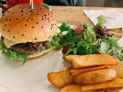 招牌牛肉汉堡-UPPER KITCHEN(延安路店)