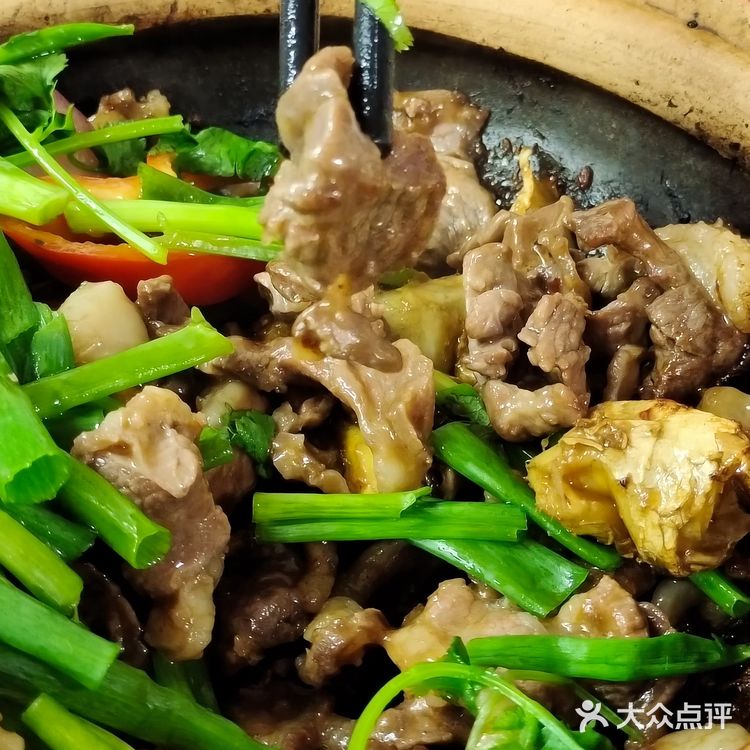 抵食夹大件的煲仔菜～秋哥美食