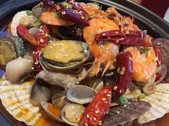 一锅又麻又辣海鲜-船歌·鱼水饺青岛菜(金狮广场店)