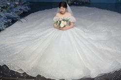 点击看大图 -伯瓷皇后婚纱艺术空间