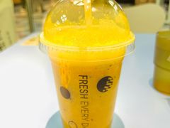 黄金奇异果鲜橙汁-每日新鲜水果吧(芮欧百货店)