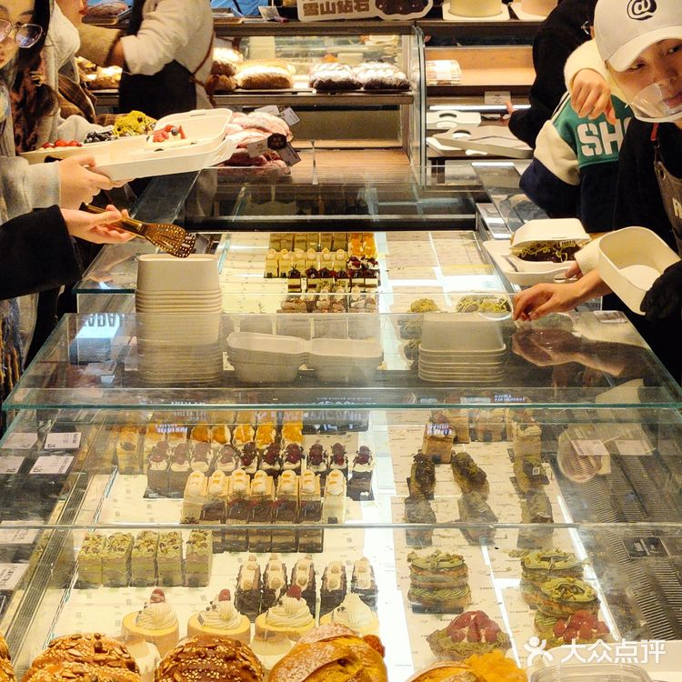 新街口面包店竞争越来越激烈!法大吉真的好吃