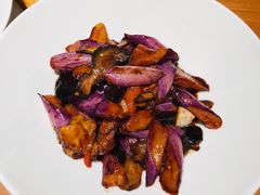 牛肝菌黑蒜烧茄子-一坐一忘云南菜(北京skp店)