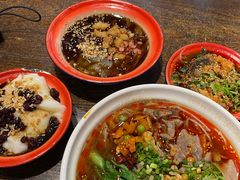 -爆炸头阿姨小四川正宗川味小吃(无任何分店)